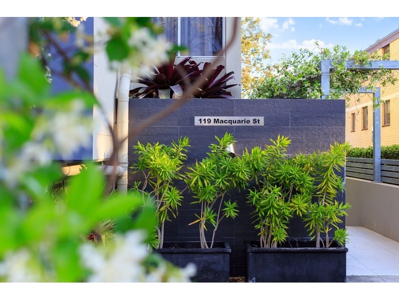 2/119 Macquarie Street, St Lucia QLD 4067