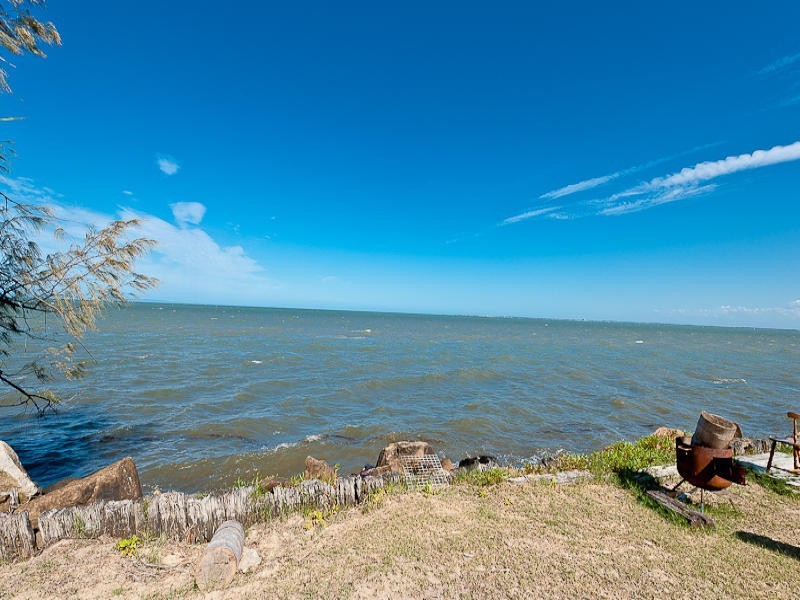 81 Biggs Avenue, Beachmere QLD 4510