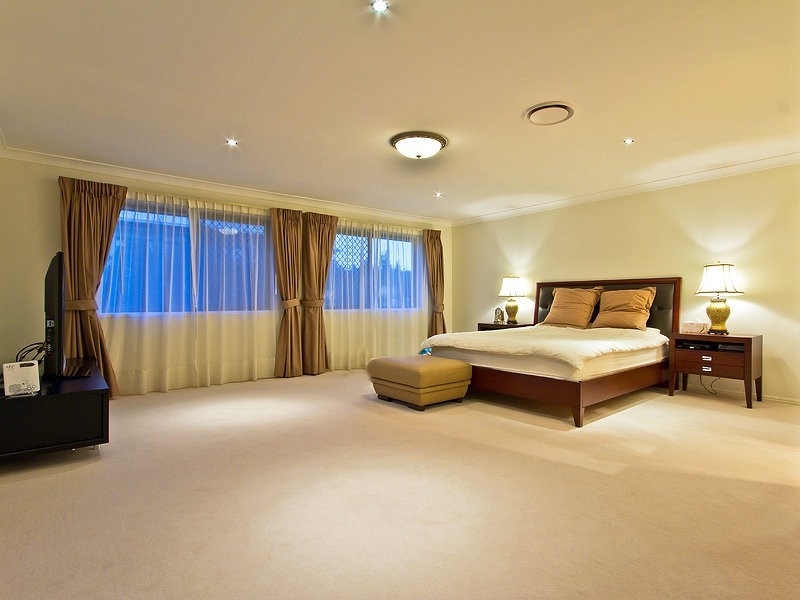 16 Azienda Place, Bridgeman Downs QLD 4035