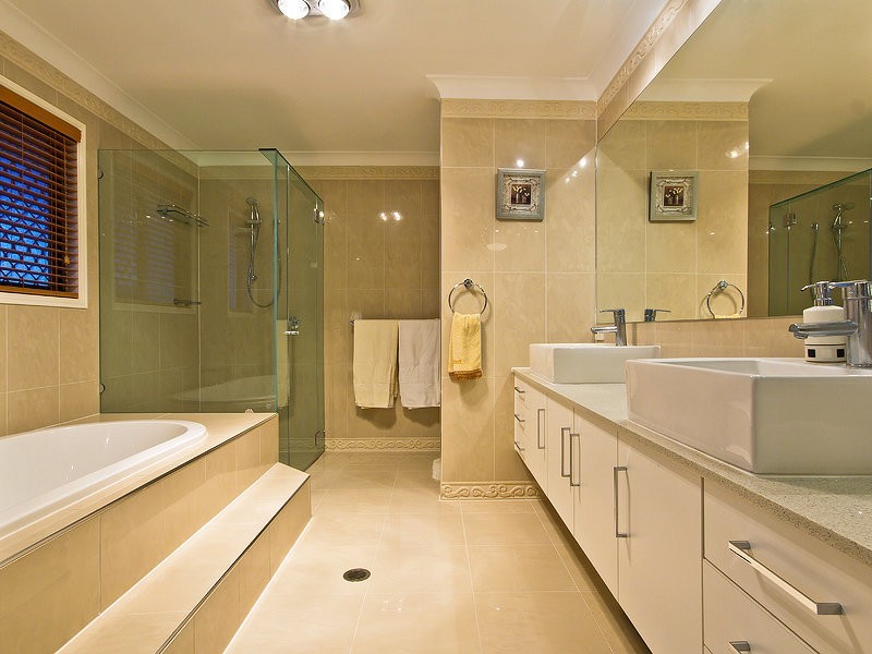 16 Azienda Place, Bridgeman Downs QLD 4035