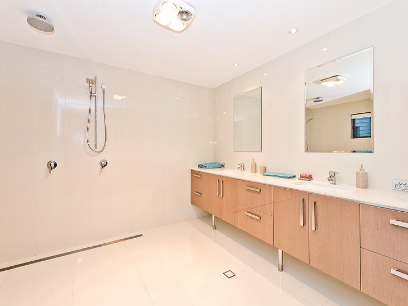 8 Cowie Road, Carseldine QLD 4034