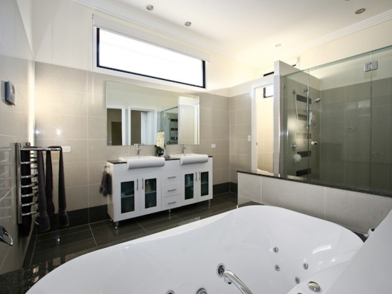 12 Silverbirch Place, Bridgeman Downs QLD 4035