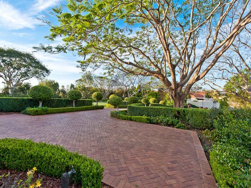 10 Stuart Close, Bridgeman Downs QLD 4035