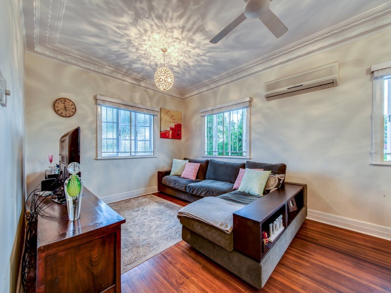 8 Farnell Street, Chermside QLD 4032