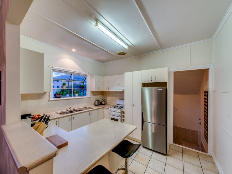 8 Farnell Street, Chermside QLD 4032