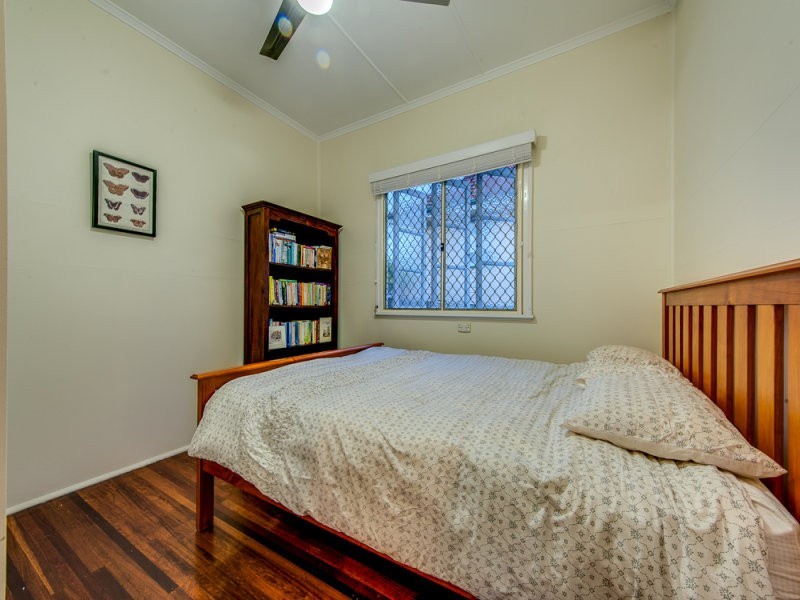 8 Farnell Street, Chermside QLD 4032