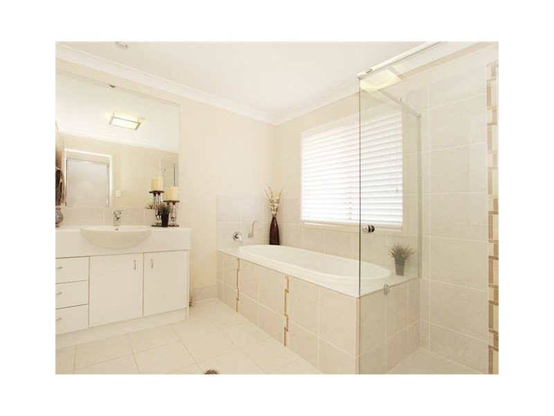 63 Petrie Crescent, Aspley QLD 4034