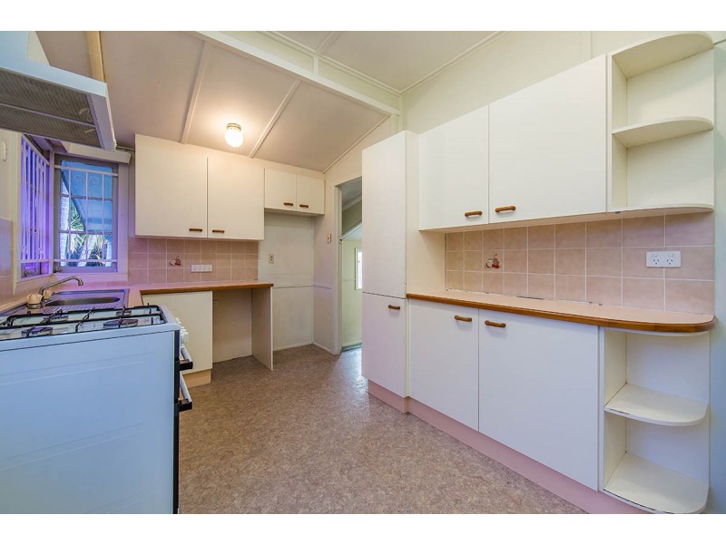 44 Hilltop Avenue, Chermside QLD 4032