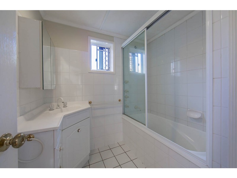 44 Hilltop Avenue, Chermside QLD 4032