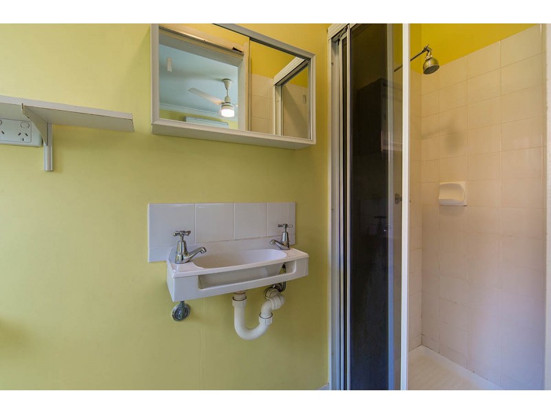 44 Hilltop Avenue, Chermside QLD 4032