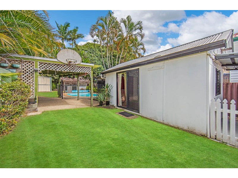 44 Hilltop Avenue, Chermside QLD 4032