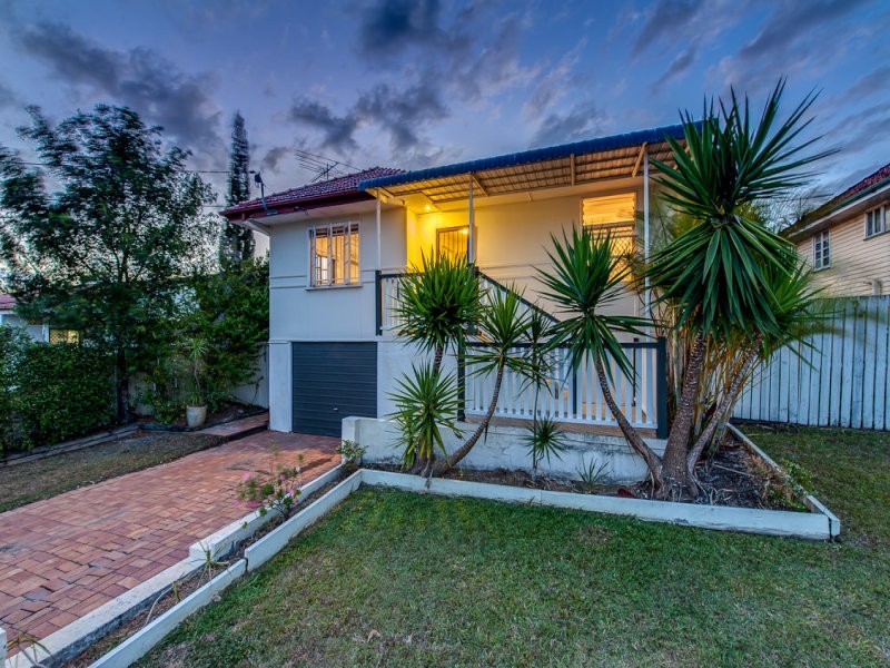 8 Farnell Street, Chermside QLD 4032