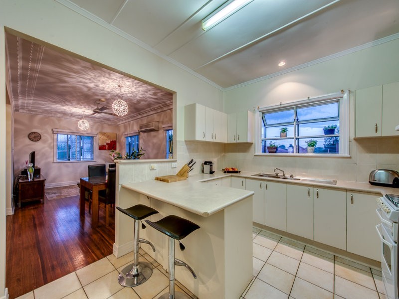 8 Farnell Street, Chermside QLD 4032