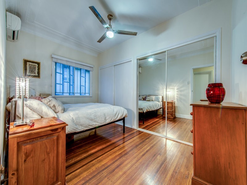 8 Farnell Street, Chermside QLD 4032