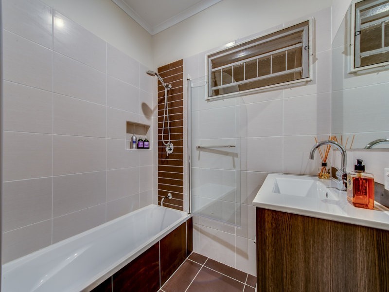8 Farnell Street, Chermside QLD 4032