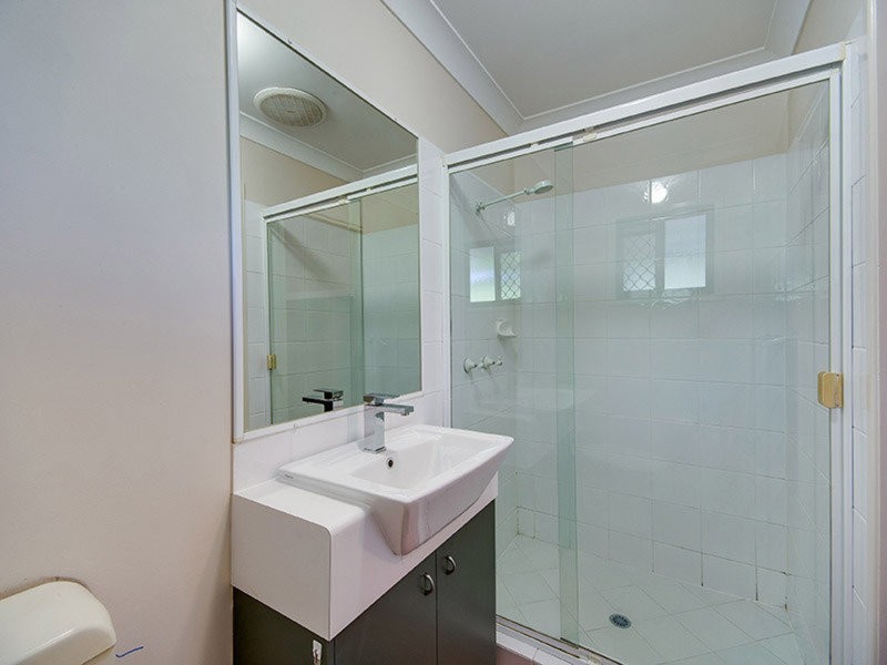 2 / 23A Ronmack Street, Chermside QLD 4032