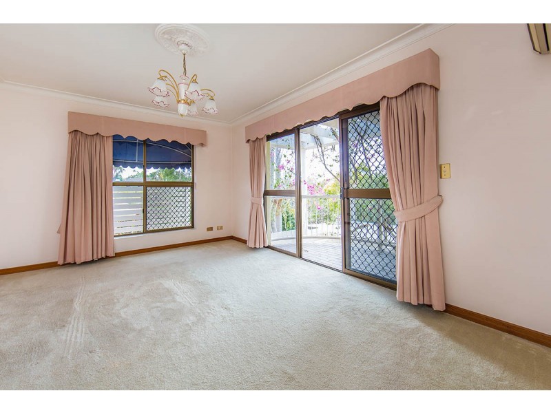 64 Karloff Drive, Stafford Heights QLD 4053