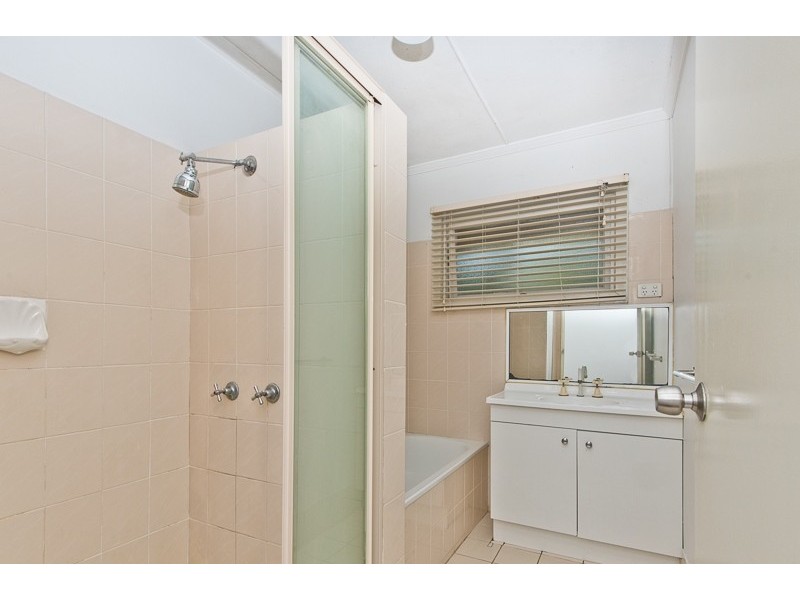 18 Bruce Street, Chermside QLD 4032