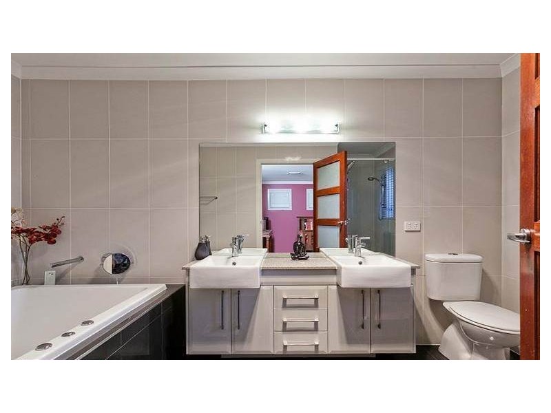24 Akaroa Avenue, Geebung QLD 4034