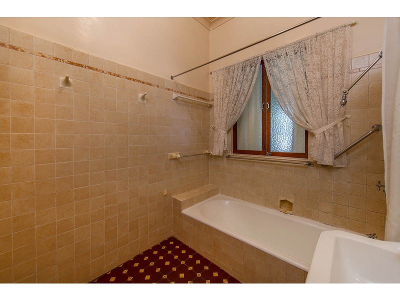 64 Main Avenue, Wavell Heights QLD 4012