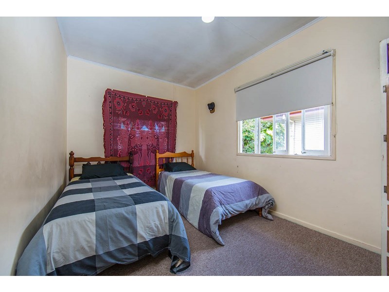 18 Basnett Street, Chermside West QLD 4032