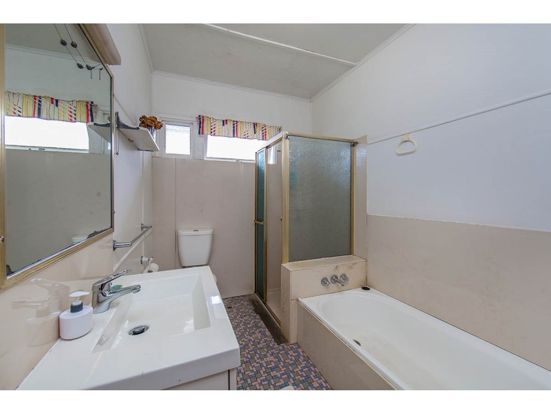 18 Basnett Street, Chermside West QLD 4032