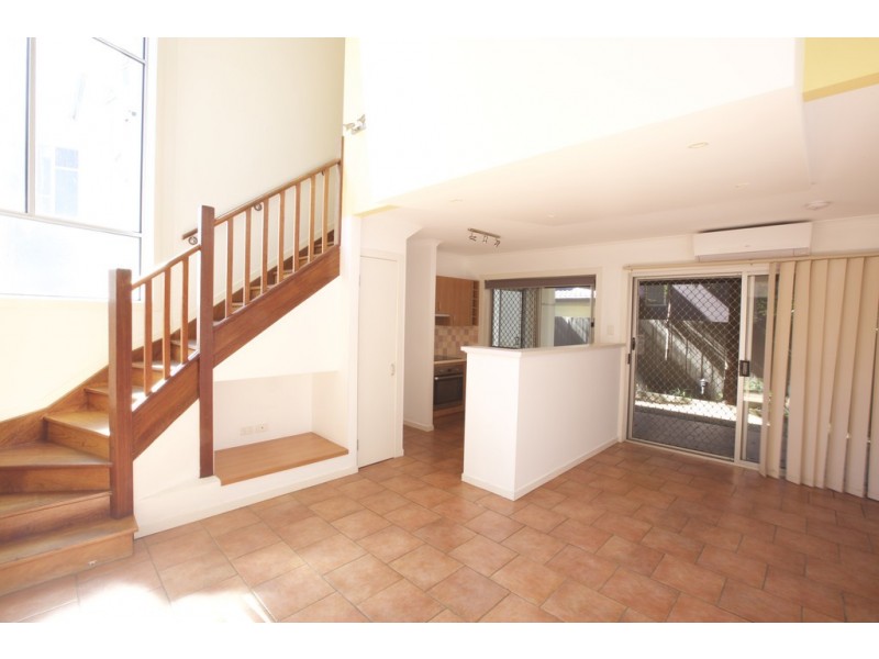 2/66 Sparkes Street, Chermside QLD 4032