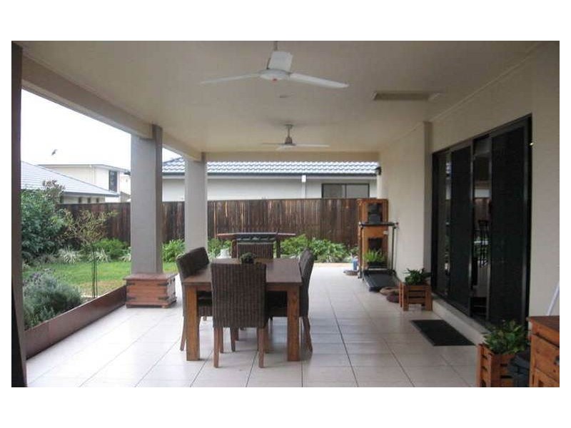 4 Oltrarno Place, Bridgeman Downs QLD 4035