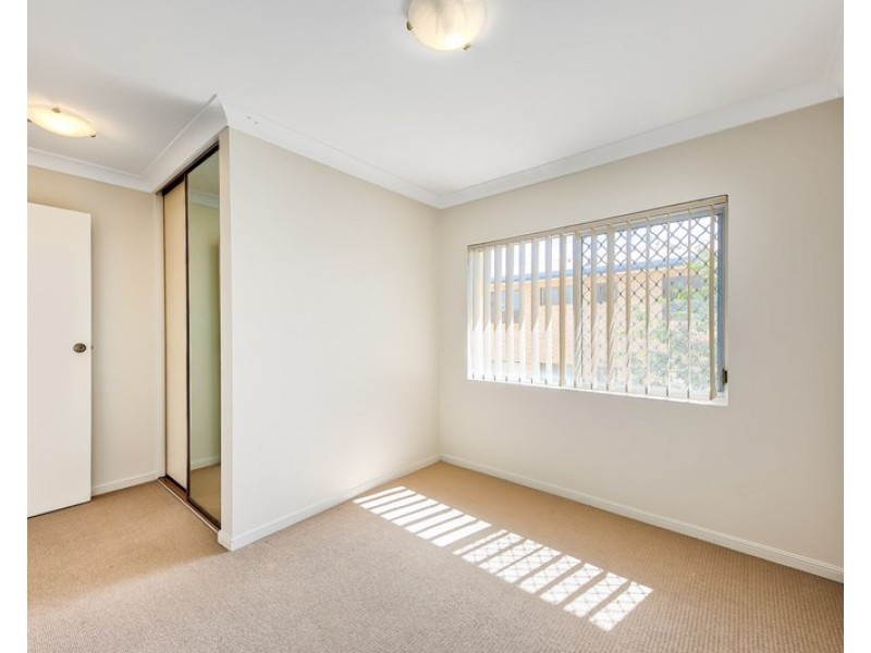 Unit 4 / 77 Farnell Street, Chermside QLD 4032