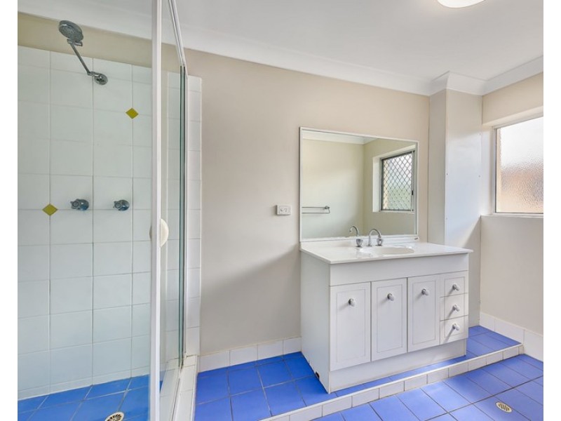 Unit 4 / 77 Farnell Street, Chermside QLD 4032