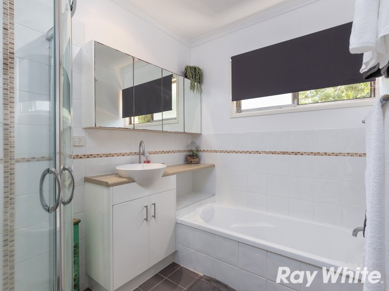 8 Pathara Crescent, Ferny Hills QLD 4055