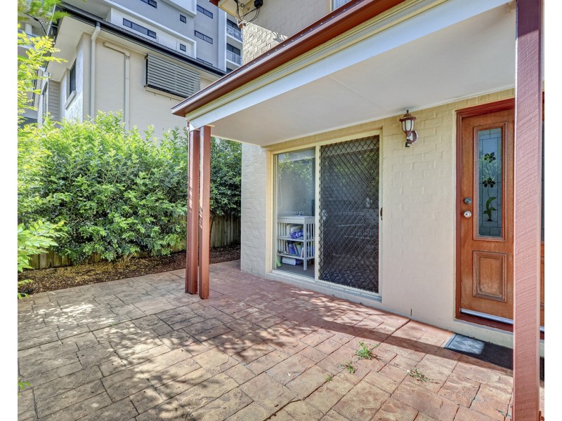 2 / 55 Latham Street, Chermside QLD 4032