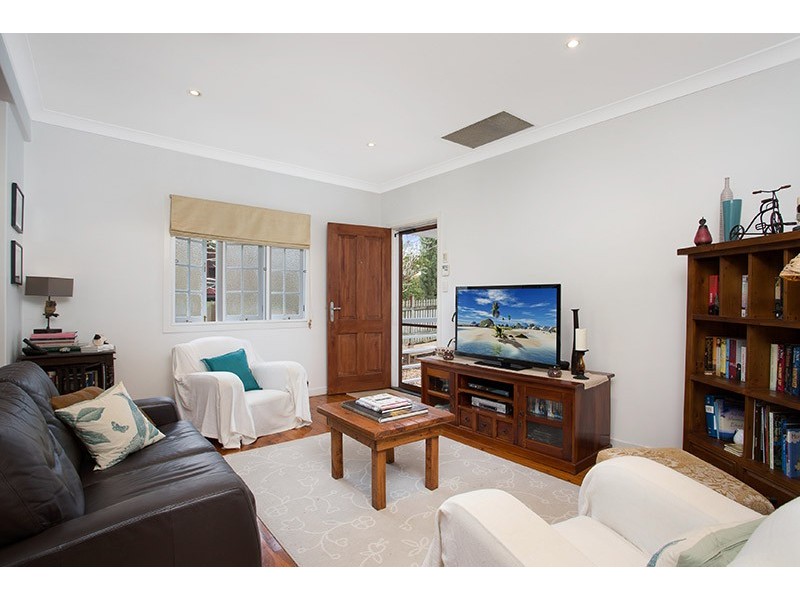 8 Mylne Street, Chermside QLD 4032