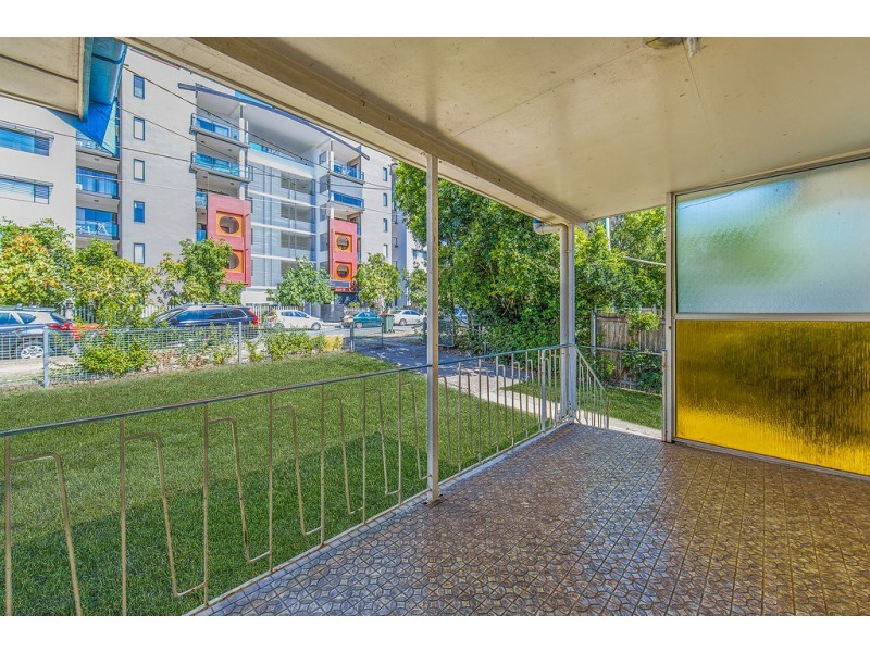 34 Playfield Street, Chermside QLD 4032