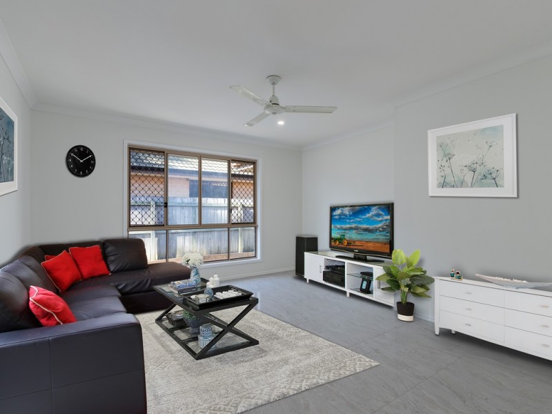5 Strand Court, Kippa-ring QLD 4021