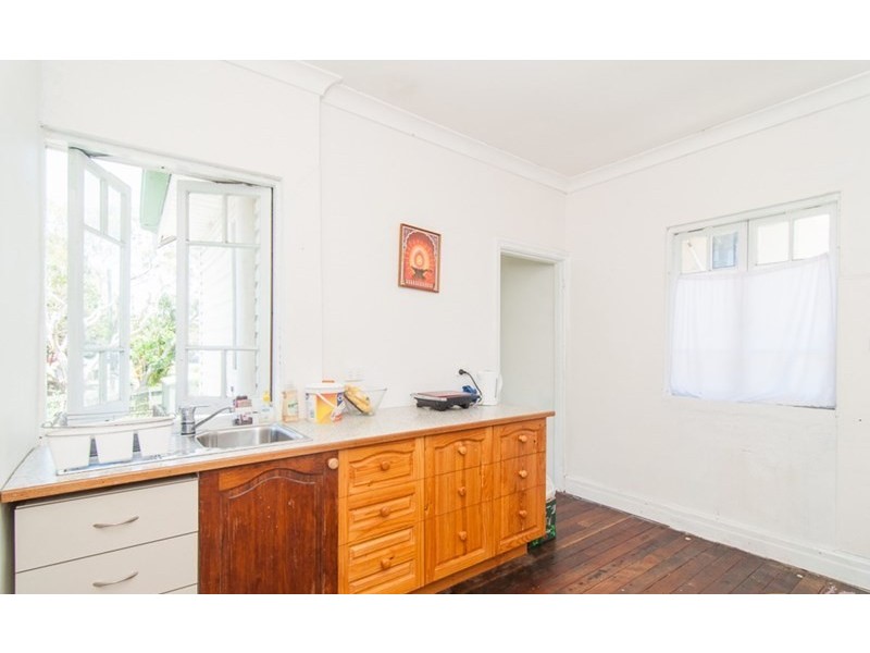 4 Rainey Street, Chermside QLD 4032