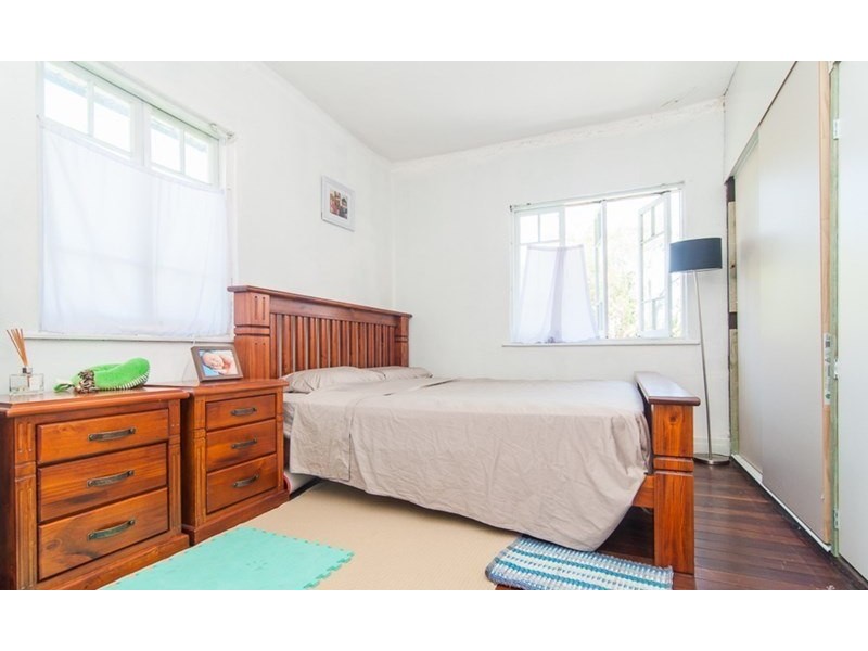 4 Rainey Street, Chermside QLD 4032