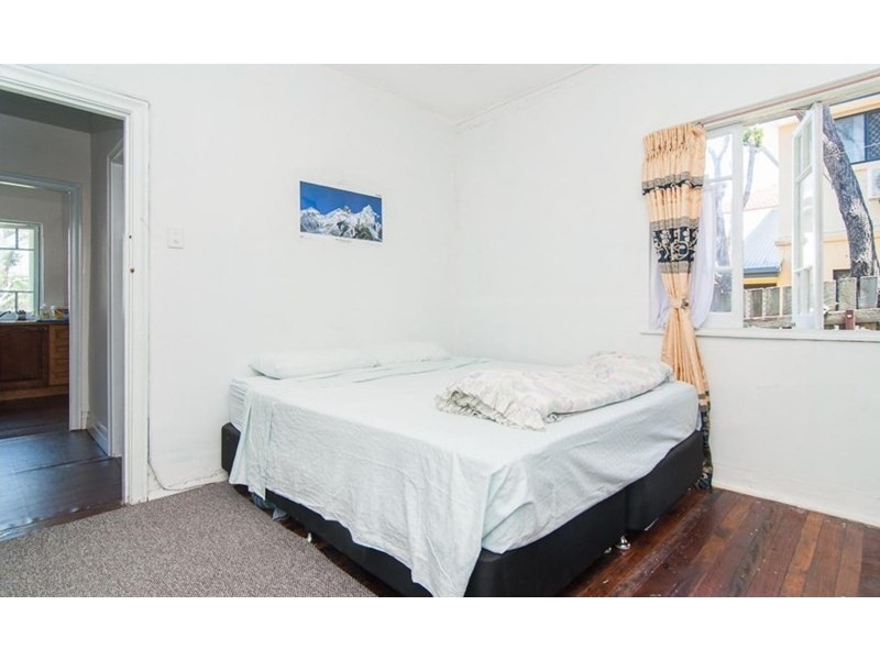 4 Rainey Street, Chermside QLD 4032
