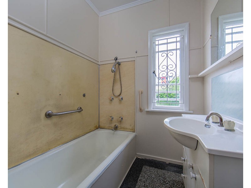 36 Curwen Terrace, Chermside QLD 4032