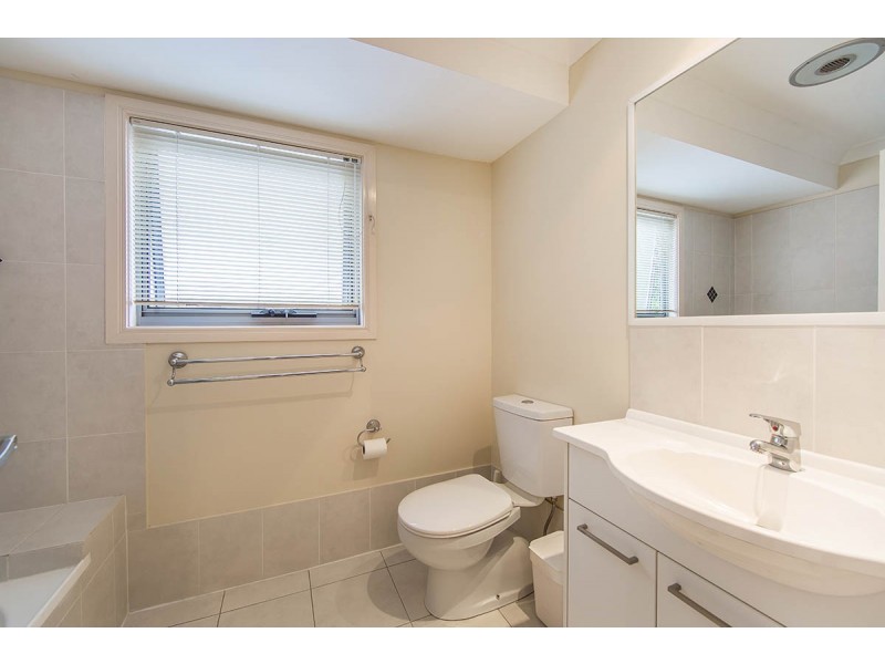 2/11 Buruda Street, Chermside QLD 4032