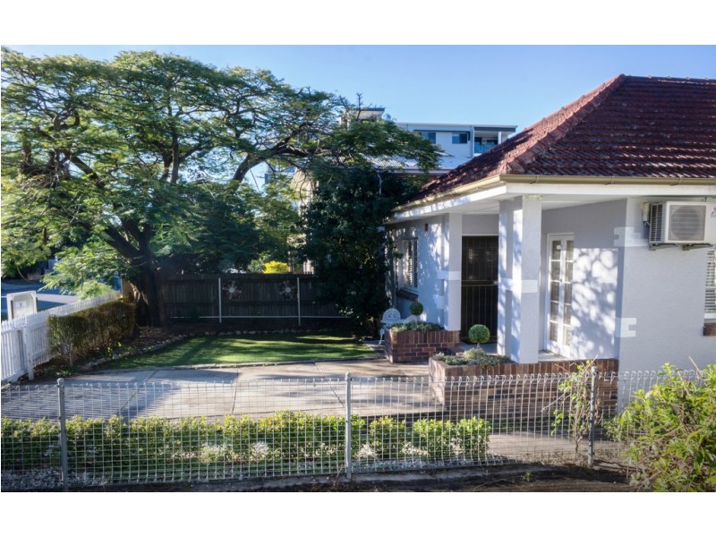 55 Hilltop Avenue, Chermside QLD 4032
