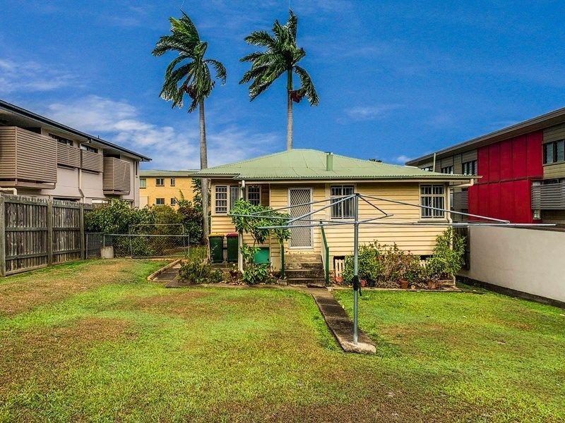 11 Bruce Street, Chermside QLD 4032