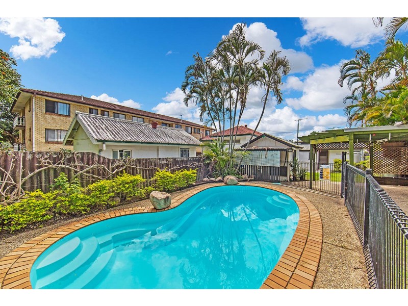 44 Hilltop Avenue, Chermside QLD 4032