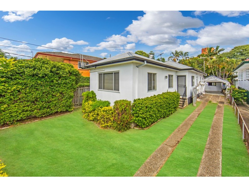 44 Hilltop Avenue, Chermside QLD 4032