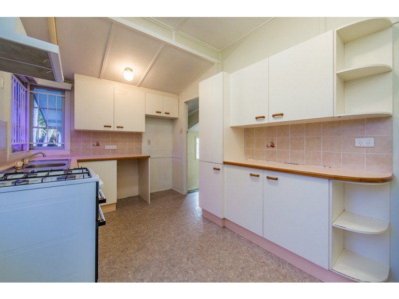 44 Hilltop Avenue, Chermside QLD 4032