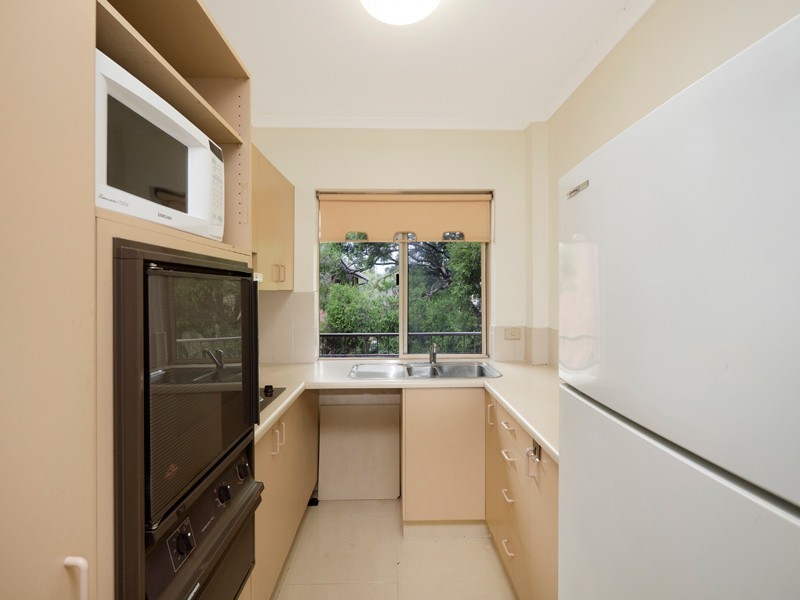 Unit 10 / 8 Carr Street, St Lucia QLD 4067