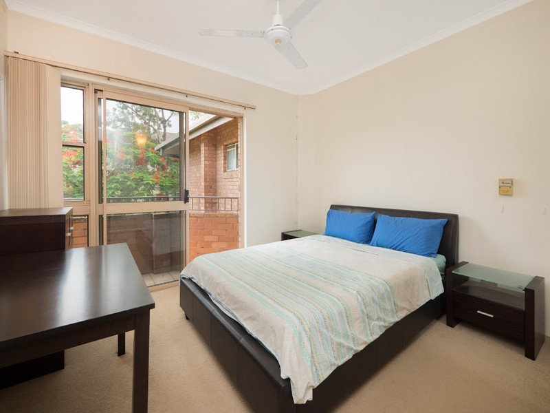 Unit 10 / 8 Carr Street, St Lucia QLD 4067