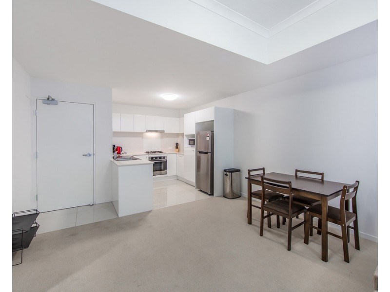 2001/19 Playfield Street, Chermside QLD 4032