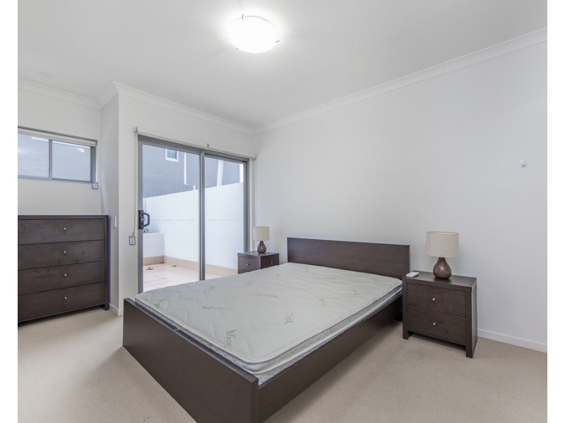 2001/19 Playfield Street, Chermside QLD 4032