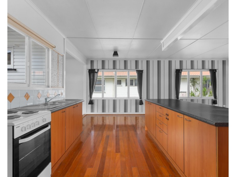 8 Kingaroy Street, Stafford Heights QLD 4053